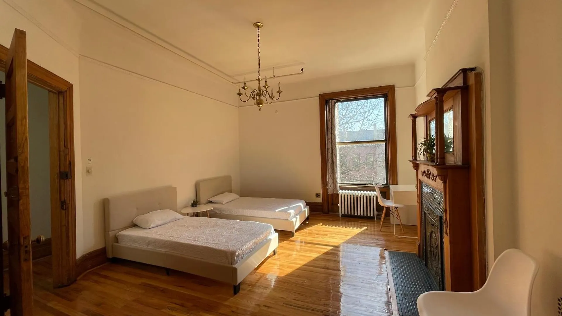 Large Room In Charming Townhouse ニューヨーク ホームステイ