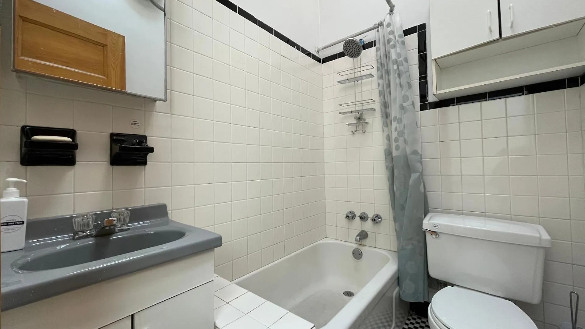 Large Room In Charming Townhouse ニューヨーク