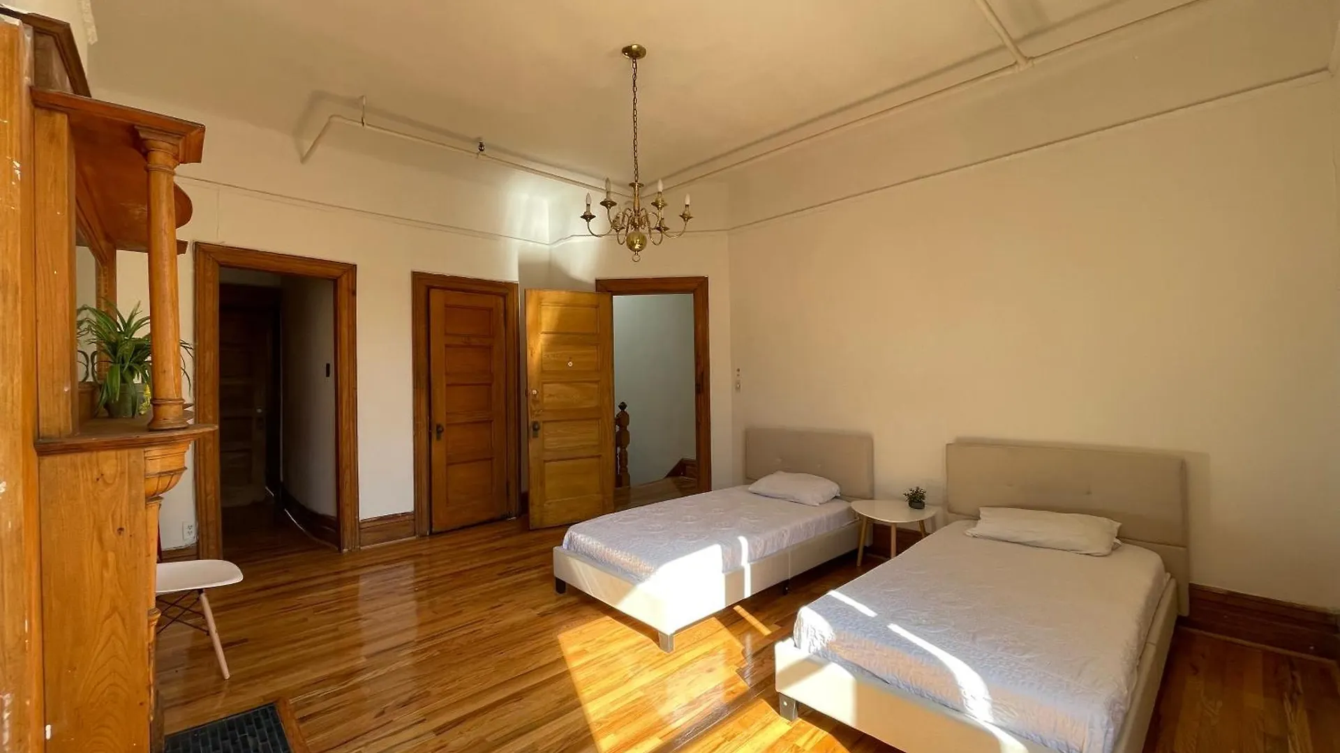 Large Room In Charming Townhouse Νέα Υόρκη Δωμάτια σε οικογενειακή κατοικία